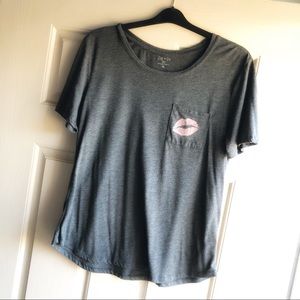 Zoe and Liv t with lip pocket sz XL